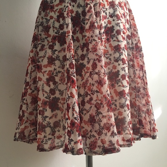 SOLD ✔️ NWT Poplin Collar Floral Dress from ZARA - Picture 8 of 8